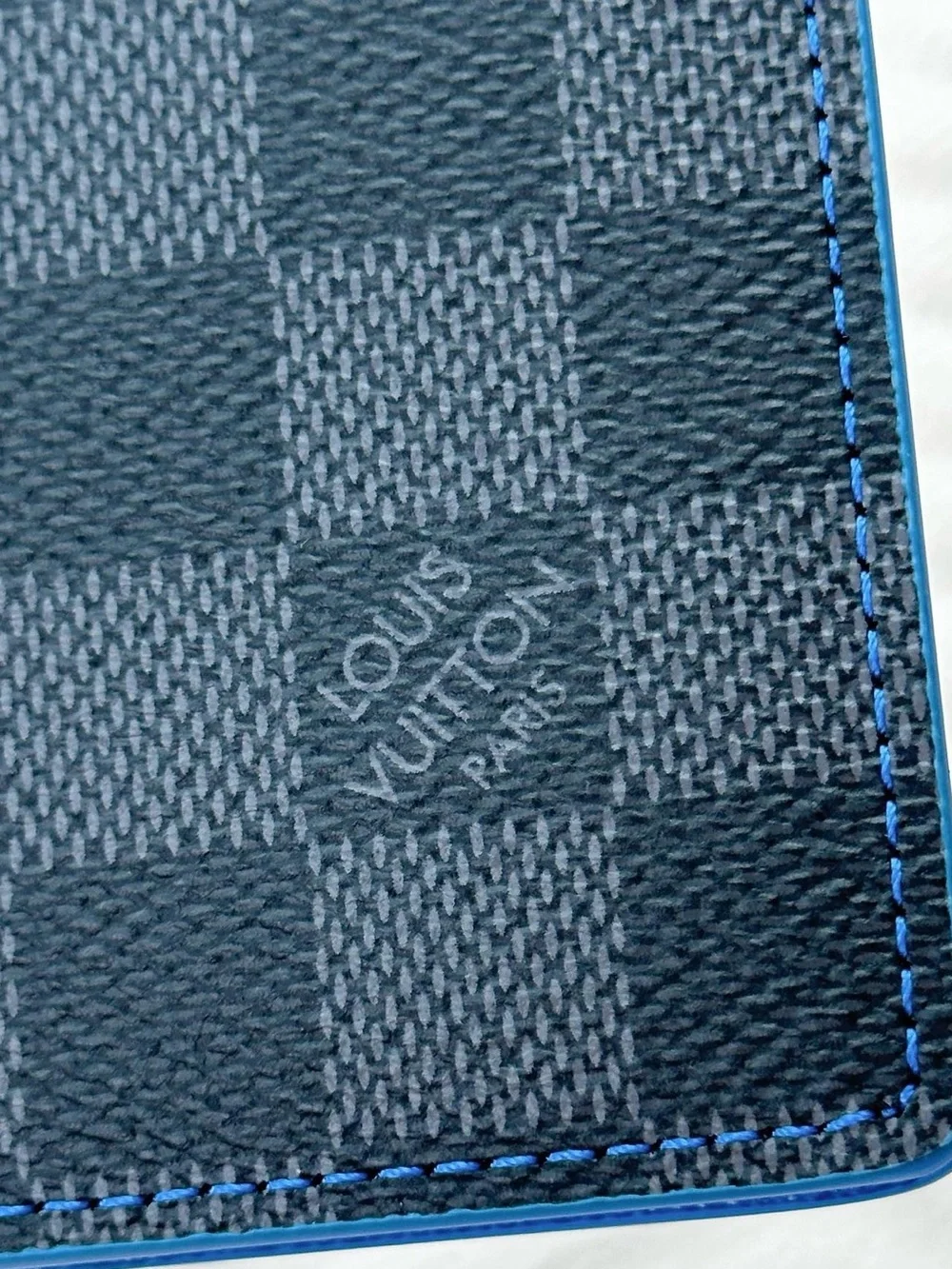 Louis Vuitton Slender Wallet in Damier Graphite canvas with blue leather lining - Picture 6 of 7